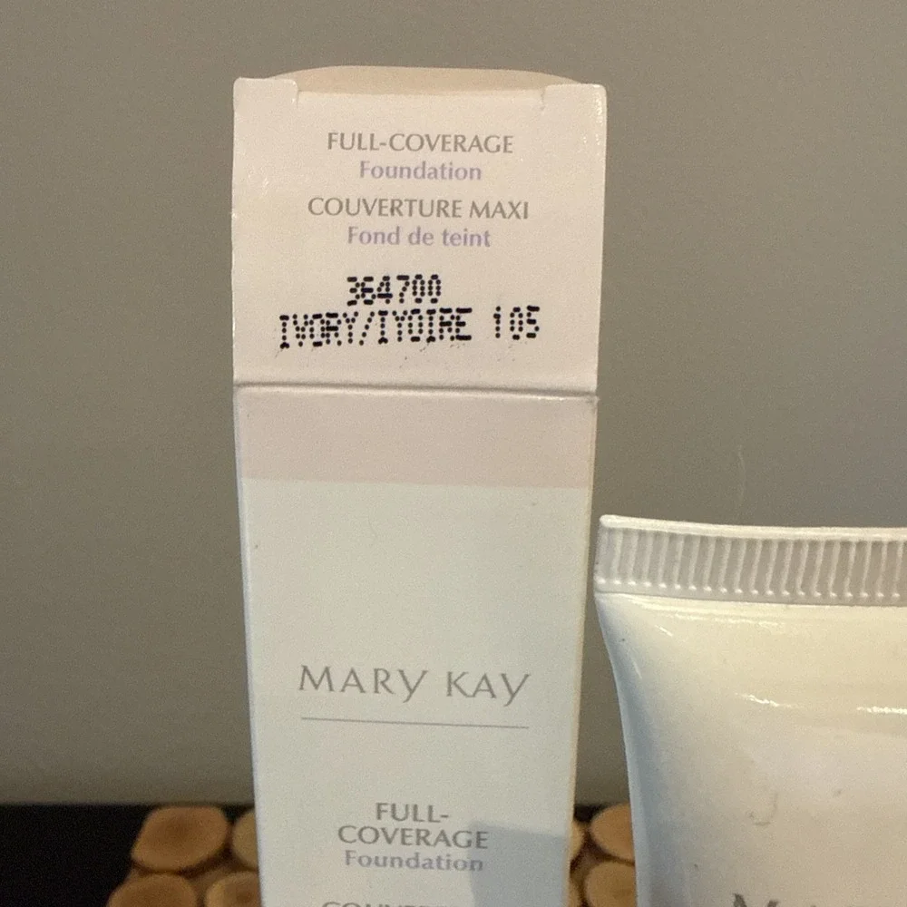 Mary Kay Full Coverage Foundation IVORY 105‎ - Gray Cap # 364700 Normal To Dry